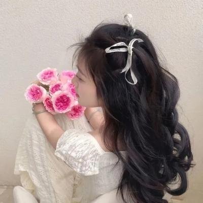 这名男子，捡到了人鱼。